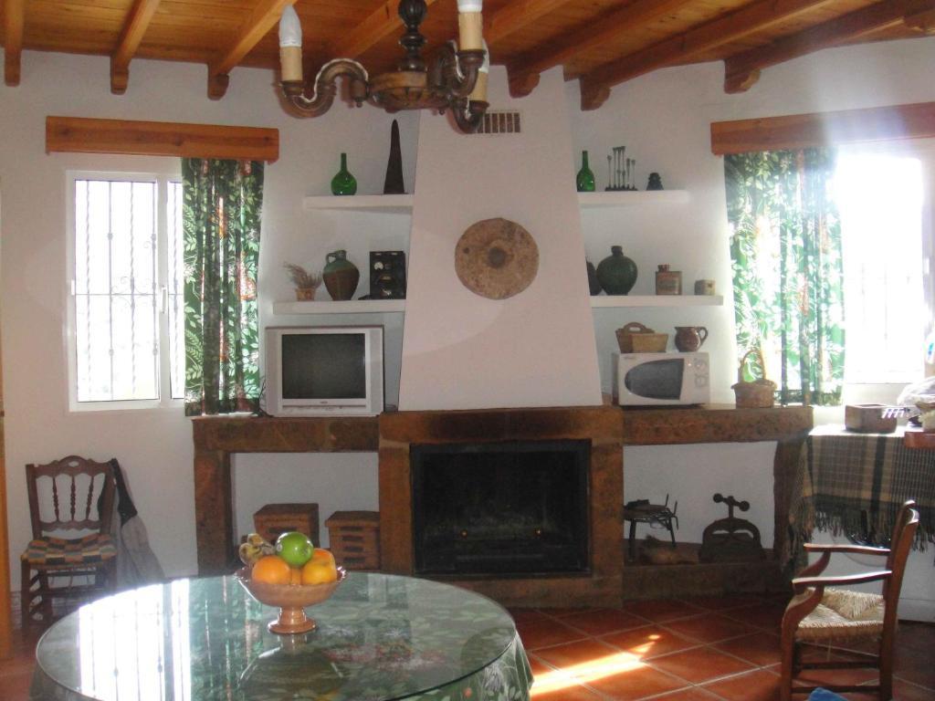 Apartamentos Buganvilla Villaluenga Del Rosario Room photo